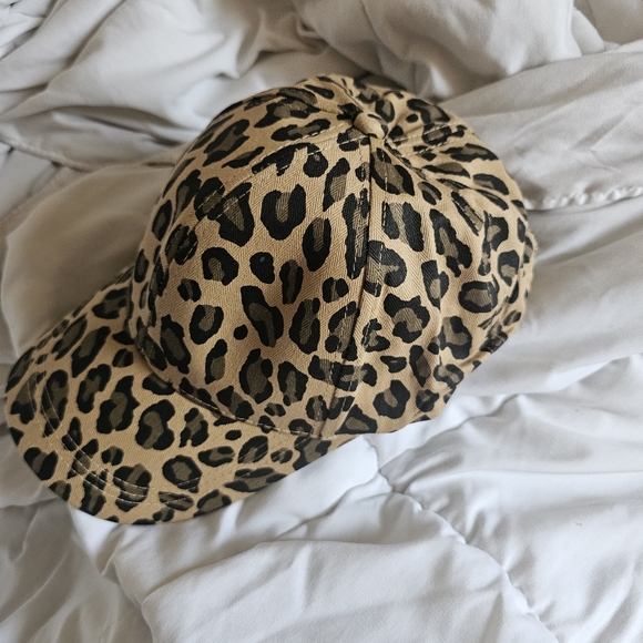 Leopard hat - Picture 4 of 4